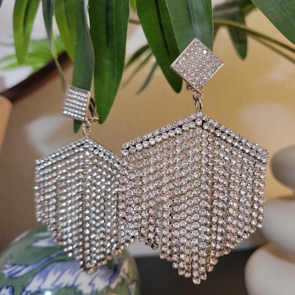 ALDO Clip-On Earrings - Picture 4 of 7